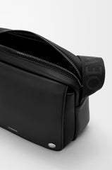 Medium Pebble Messenger Bag In Smooth Calfskin