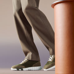 Bouncing Sneaker