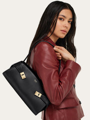 Hug East-west Shoulder Bag