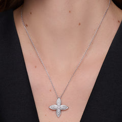 Idylle Blossom Pendant, White Gold and Diamonds