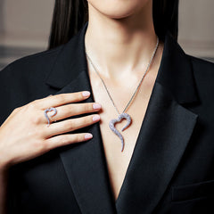 Pendant crafted in 18K White Gold Amor Collection