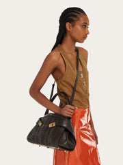 Hug Soft Shoulder Bag (m)