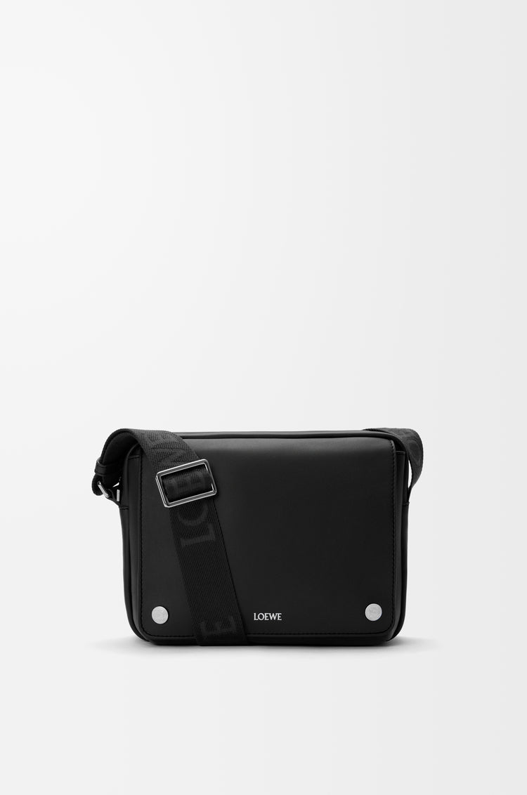 Medium Pebble Messenger Bag In Smooth Calfskin