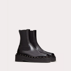 M-Way Rockstud Beatle in Calfskin with Tone-On-Tone Studs 50mm