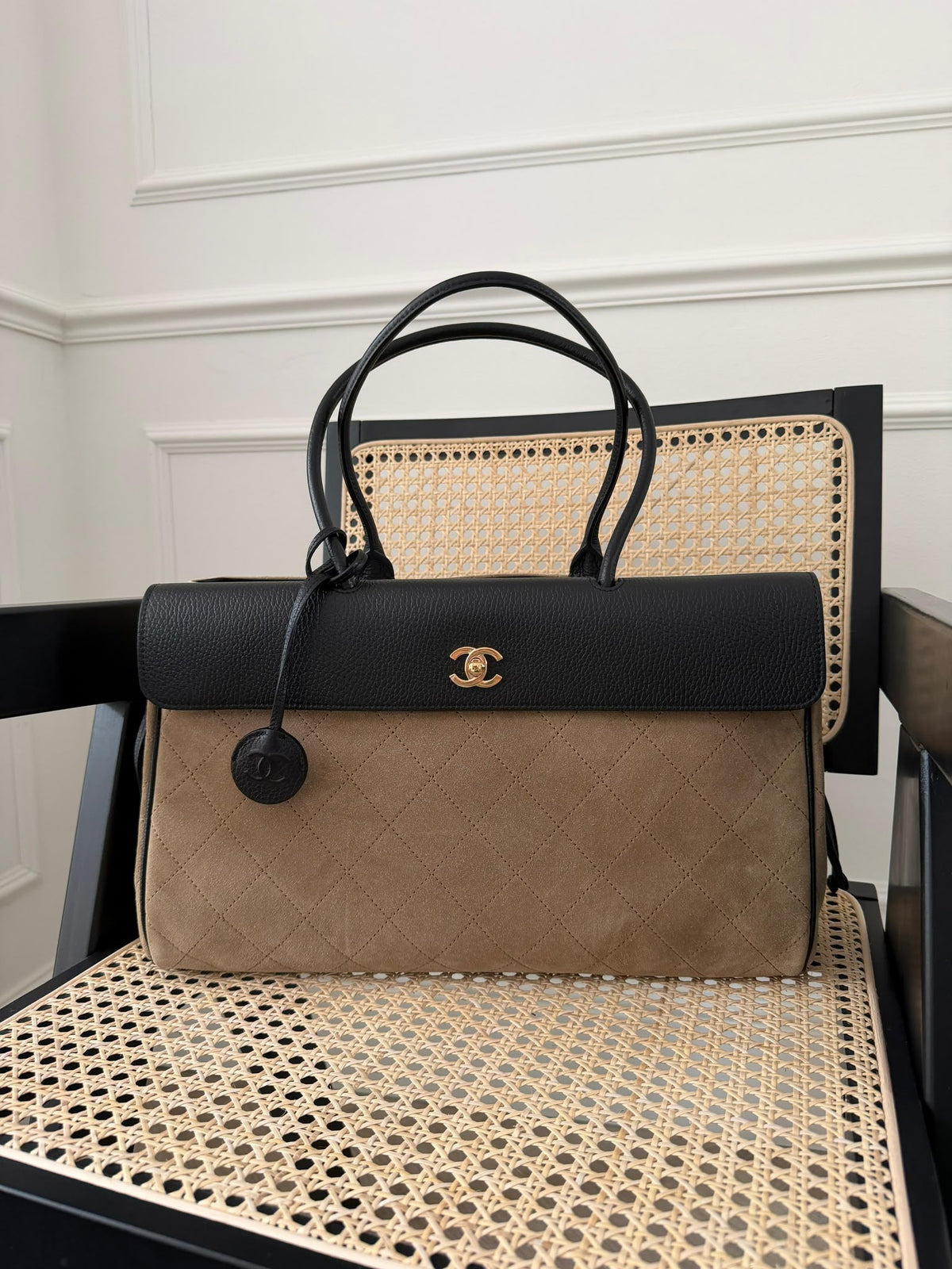 Chanel Metiers d’Art Shopper Tote Beige / Black