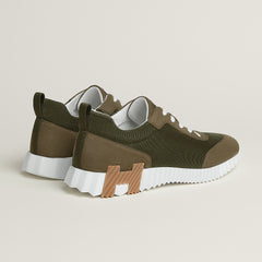 Bouncing Sneaker