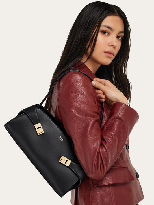 Hug East-west Shoulder Bag