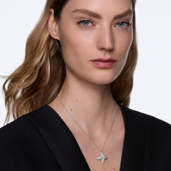 Idylle Blossom Pendant, White Gold and Diamonds