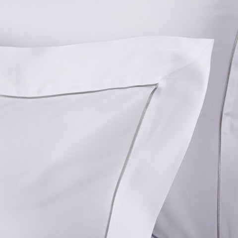Heirlooms luxuriously soft Savoy bedroom duvet & Oxford Pillowcase set with 600 thread count cotton sateen combined with an elegant satin silver colour piping