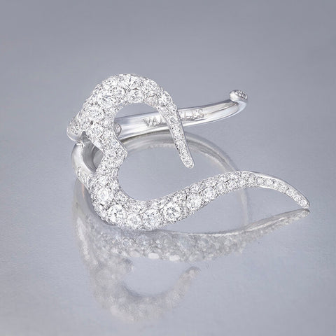 Ring crafted in 18K White Gold Amor Collection