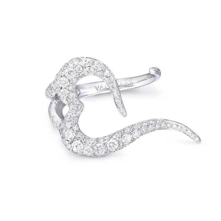 Ring crafted in 18K White Gold Amor Collection